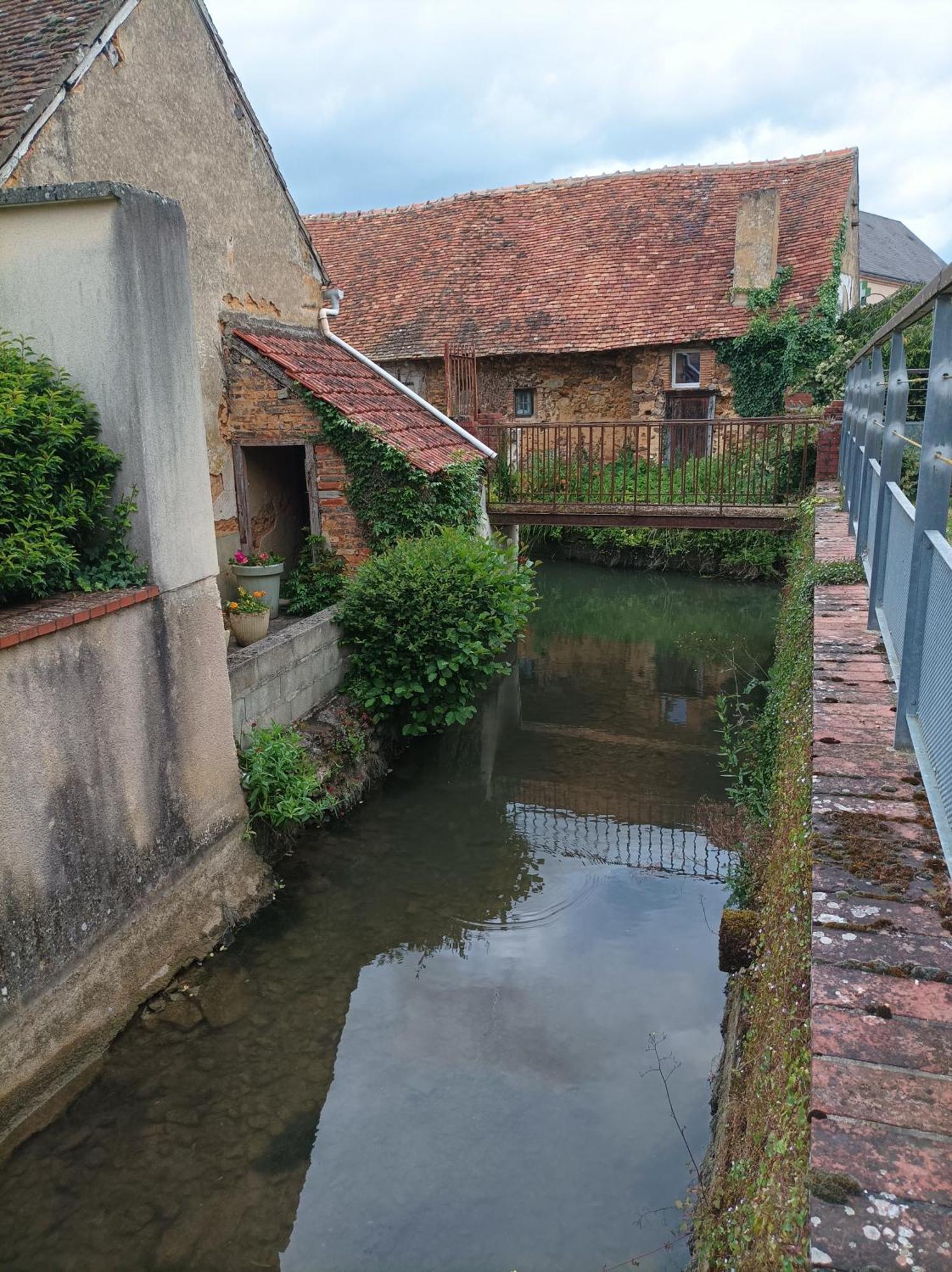 La Maison Au Bord De L'Eau Gracay Buitenkant foto