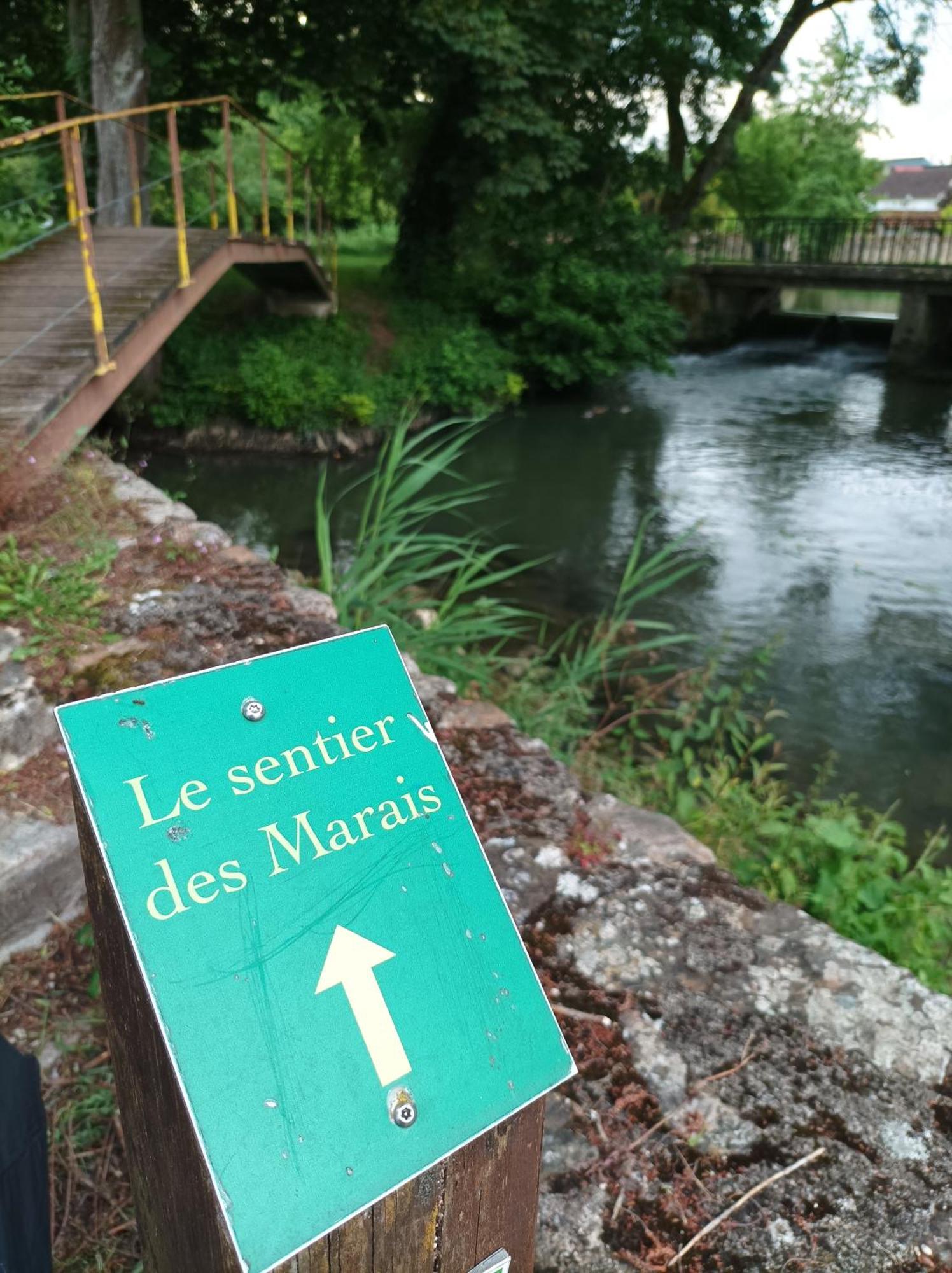La Maison Au Bord De L'Eau Gracay Buitenkant foto